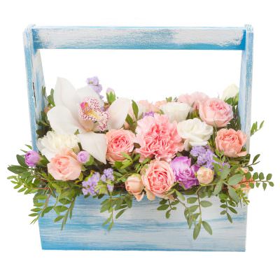 Цветочная композиция в ящике «Сказочное чудо»