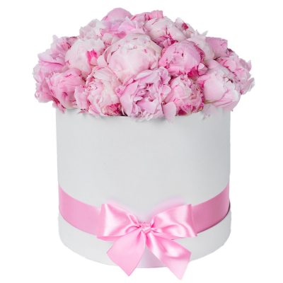 Шляпная коробка с пионами «Волшебные лепестки»